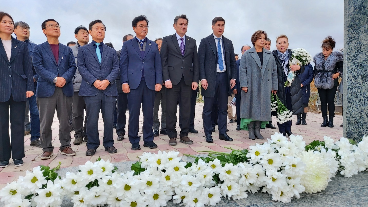카자흐서, 홍범도 장군 79주기 추모식 거행