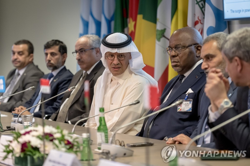 카자흐, OPEC+ 추가 감산에 동참… 하루 7만8천 배럴 감산